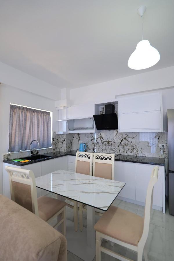 Arijons Apartments Sarandë Exterior foto
